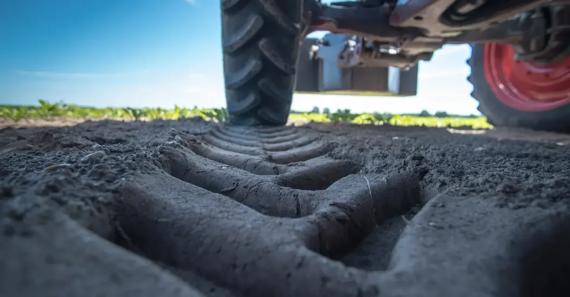 Jak dobrać opony do ciągnika rolniczego